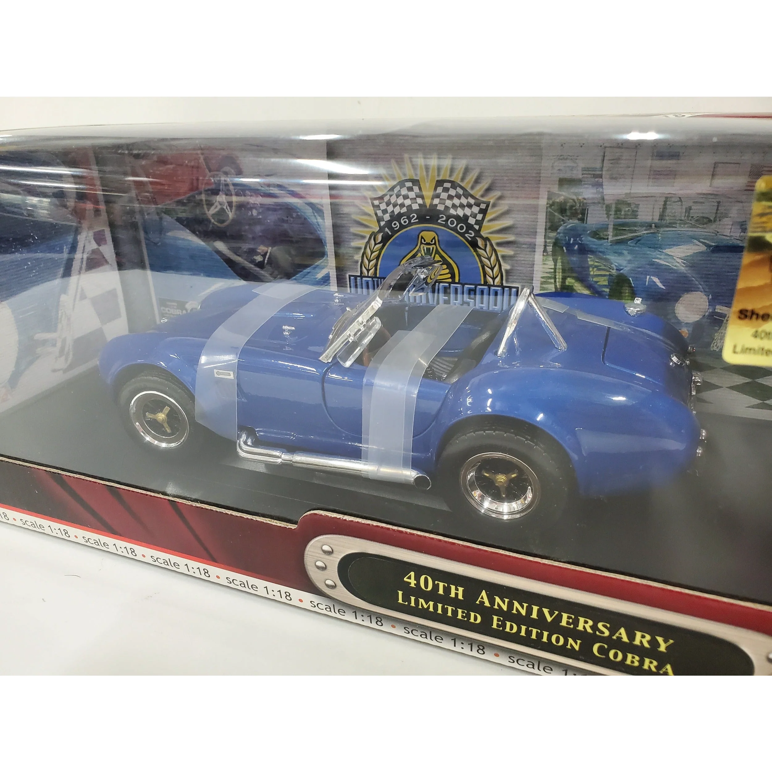 1/18 Road Signature 40th Anniversary Cobra Limited Edition - Image 2