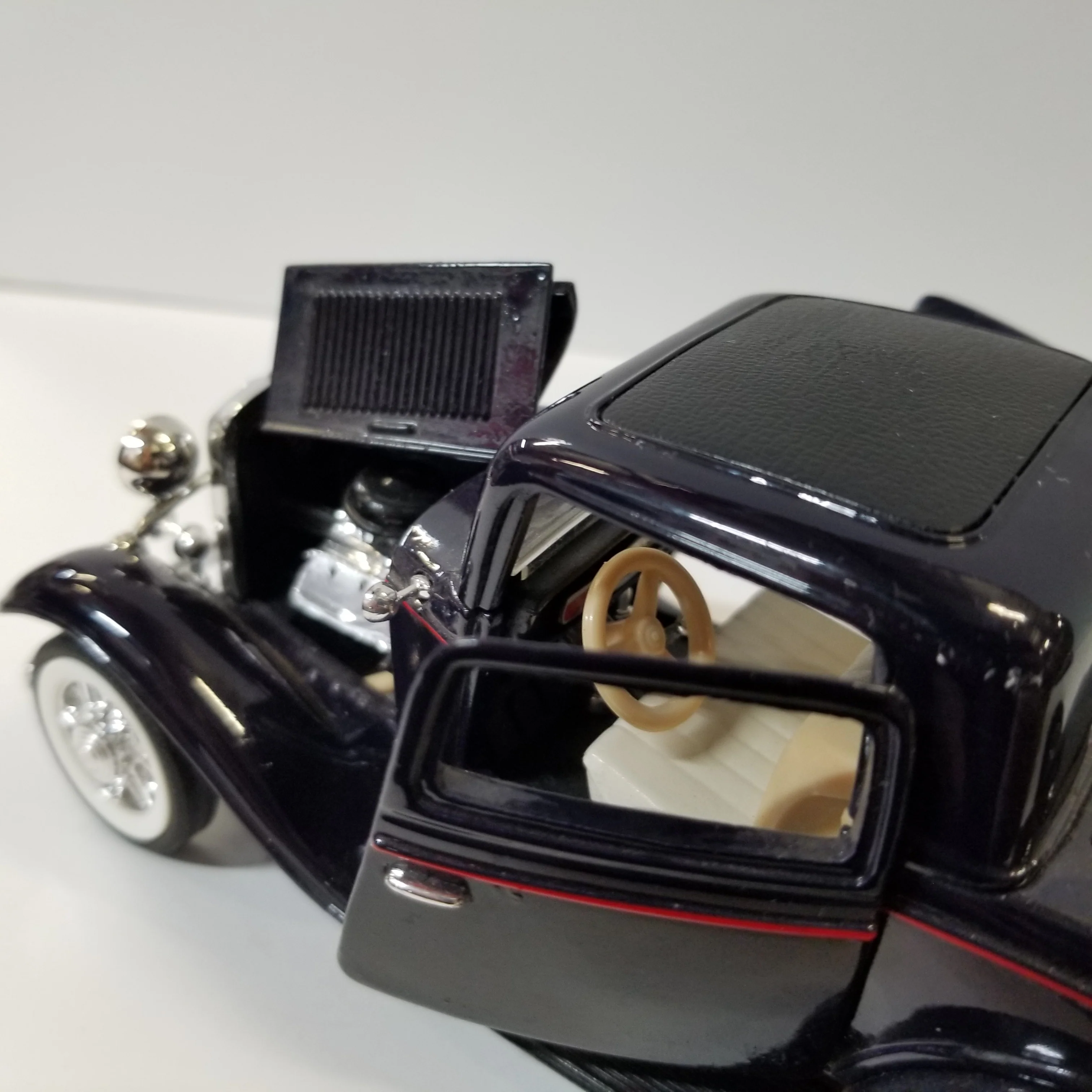 1/24 Scale Sunnyside SS7722 1932 Ford 3-Window Coupe - Image 4