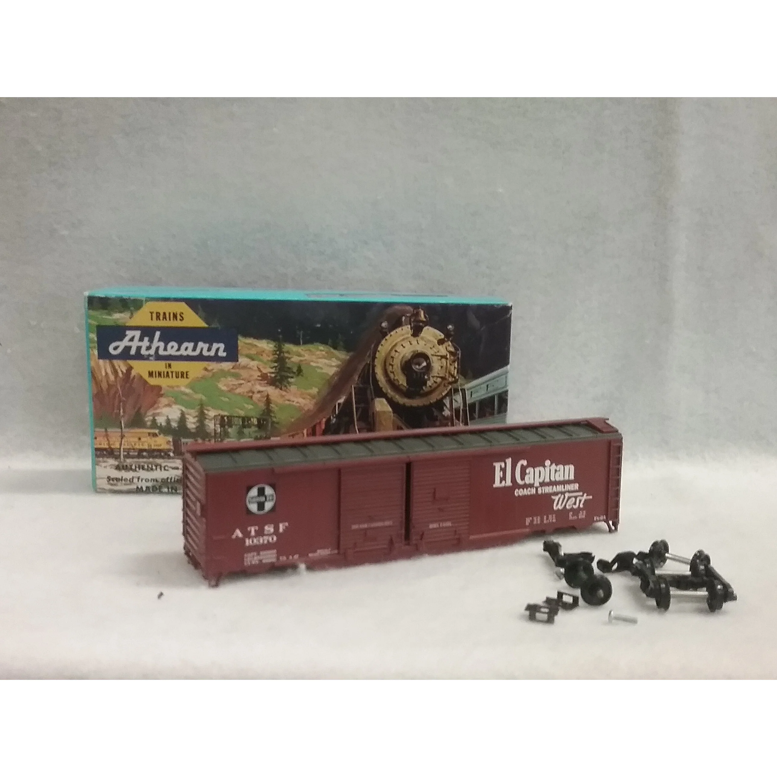 Athearn Santa Fe "El Capitan" 50' Double Door Boxcar