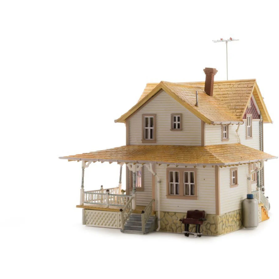 BR5046 HO Built-Up Corner Porch House - Image 2