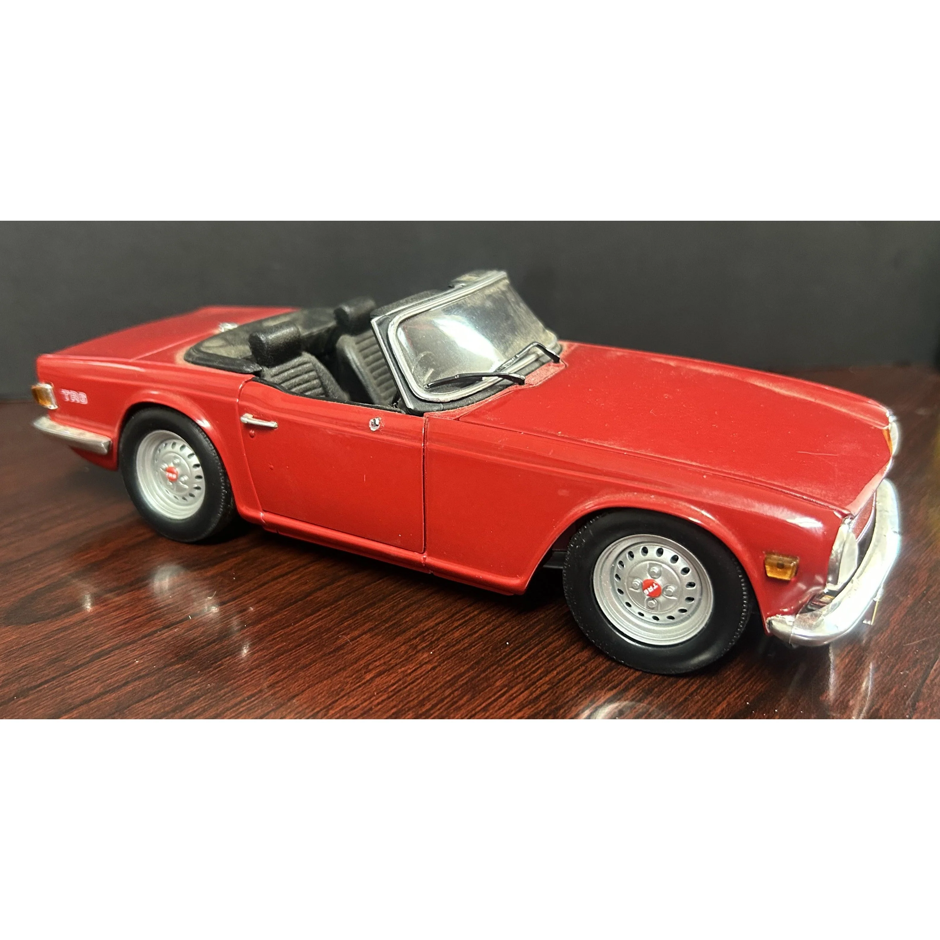 Ertl Grand Marques 1/18 Scale Diecast 1974 TR6 Triumph TR6 Roadster #33627 no bo - Image 2