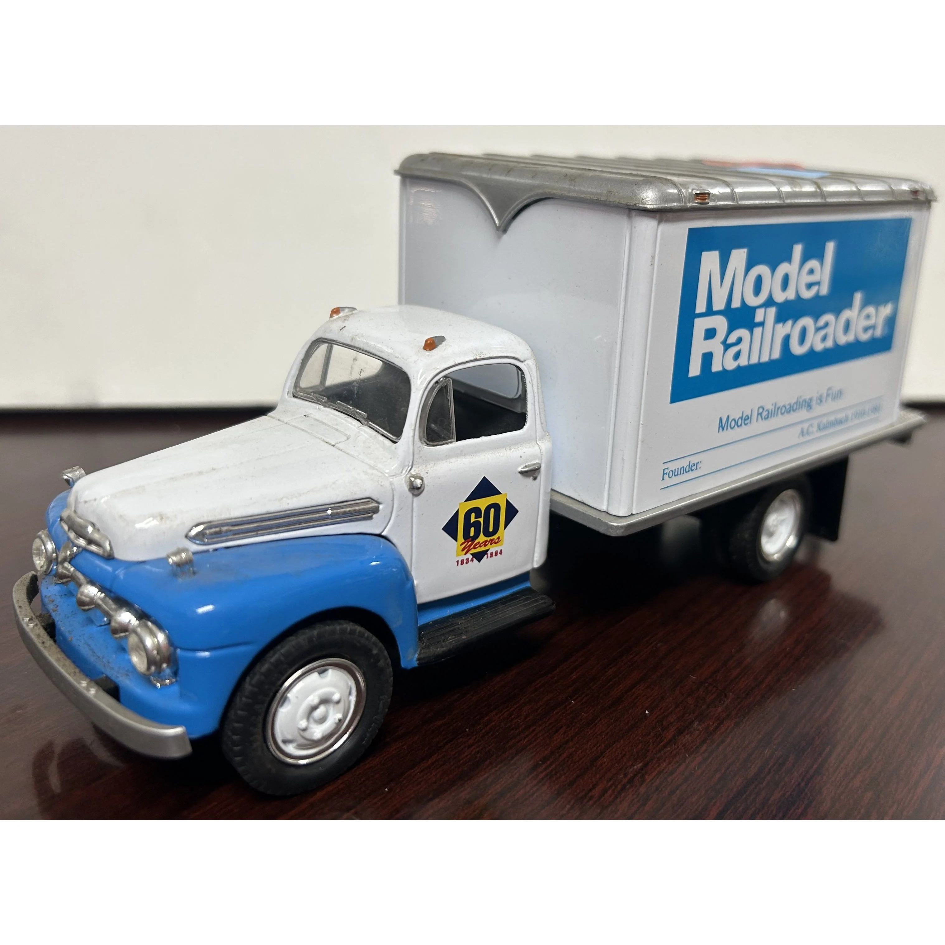 First Gear 1/34 Scale 1951 Ford Delivery Truck for Model Railroader - Image 3