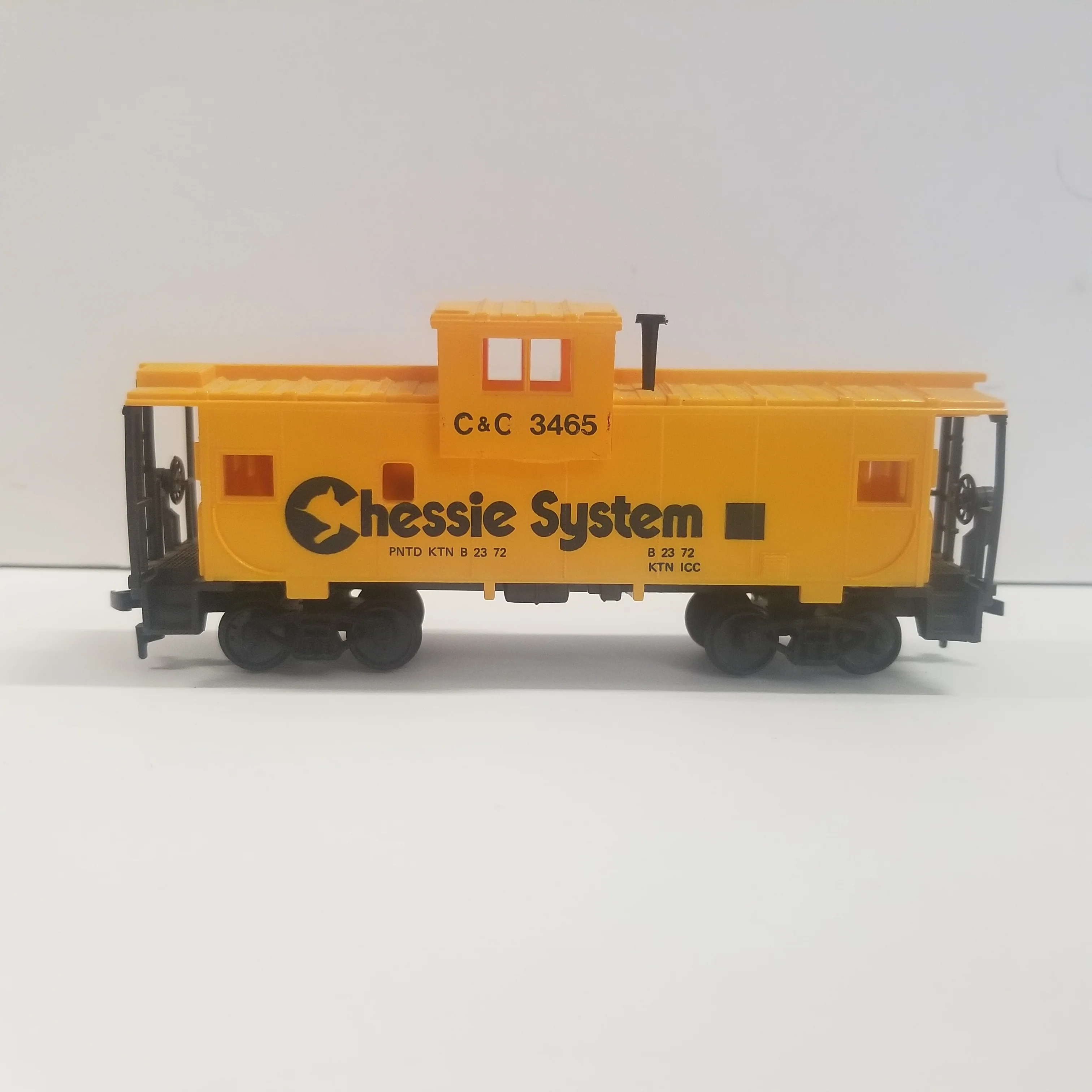 HO Scale AHM Chessie System Caboose No. C & O 3465