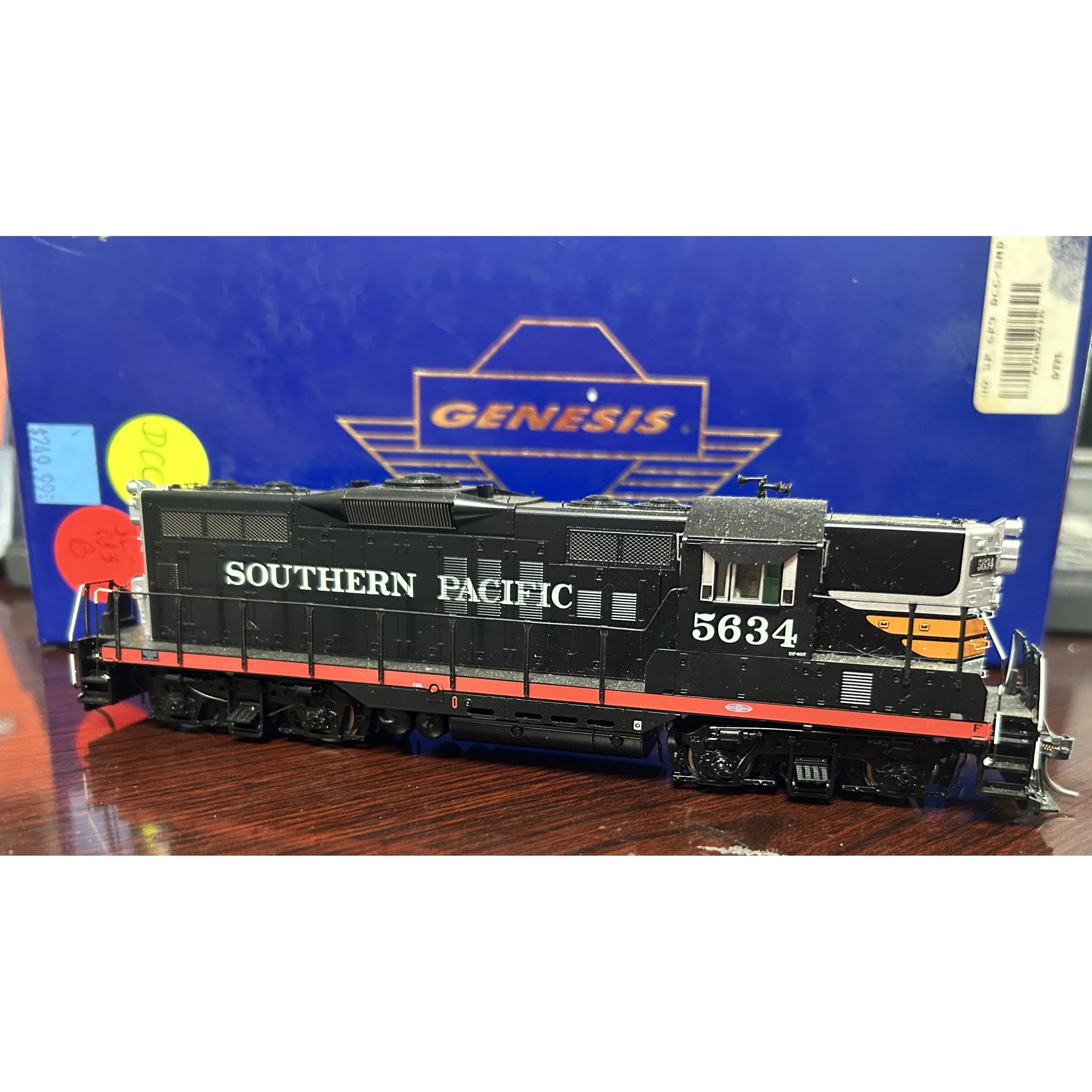 HO Scale Athearn G62616 Southern Pacific Black Widow #5634 HO GP9 Diesel w/DCC & - Image 3