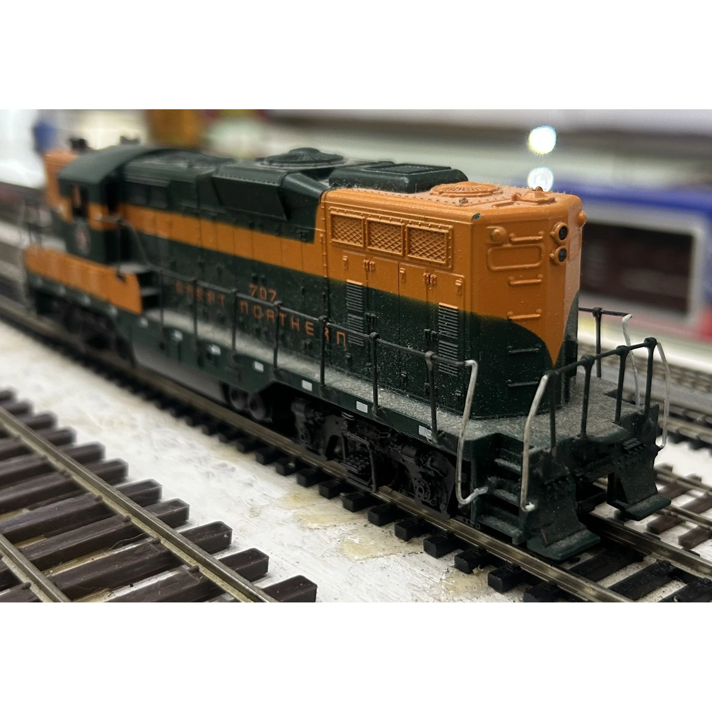 HO Scale Athearn Great Northern GP-9 Blue Box - Image 2