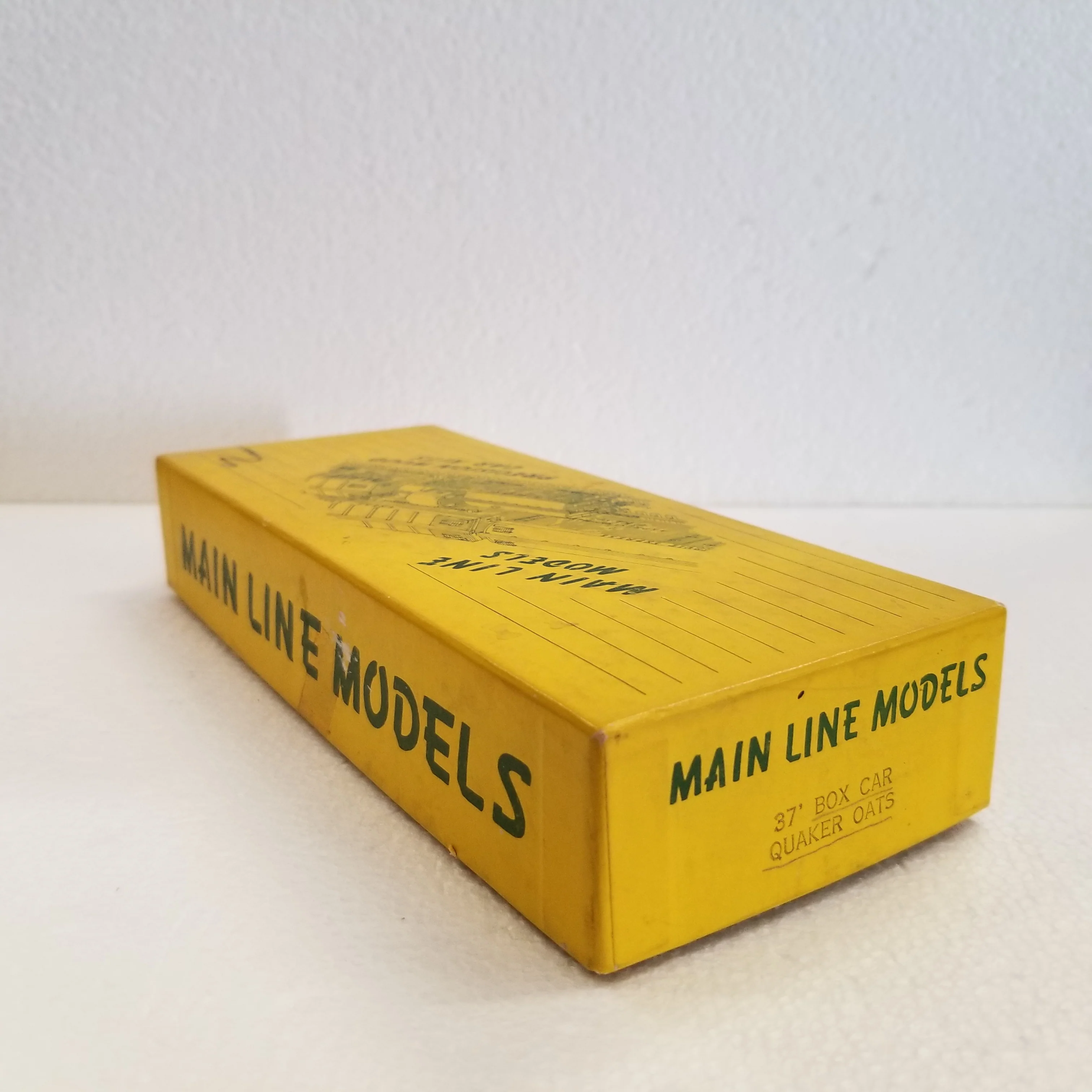 HO Scale Main Line Models 37' Quaker Oats Box Car - Image 3