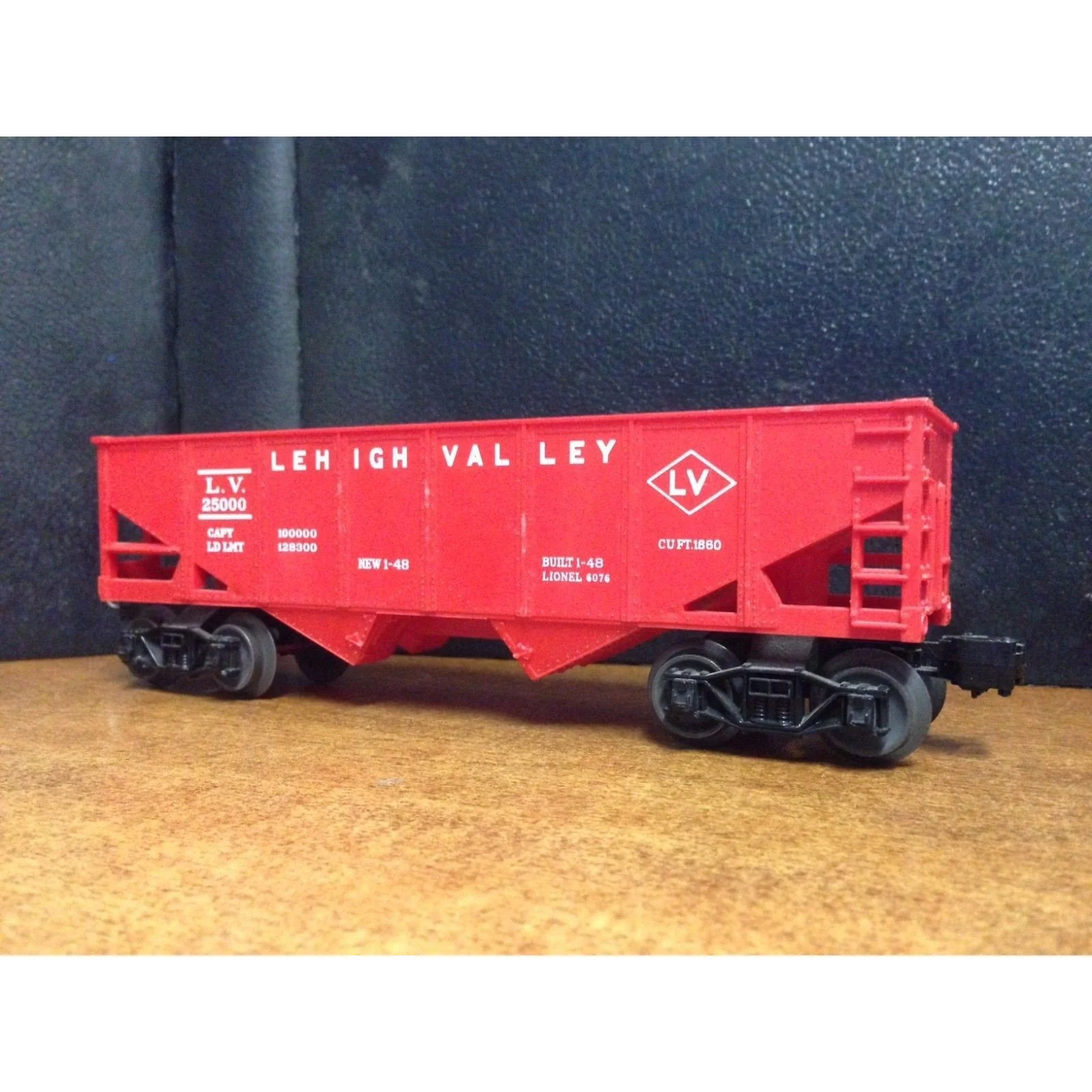 Lionel 25000 Lehigh Valley hopper