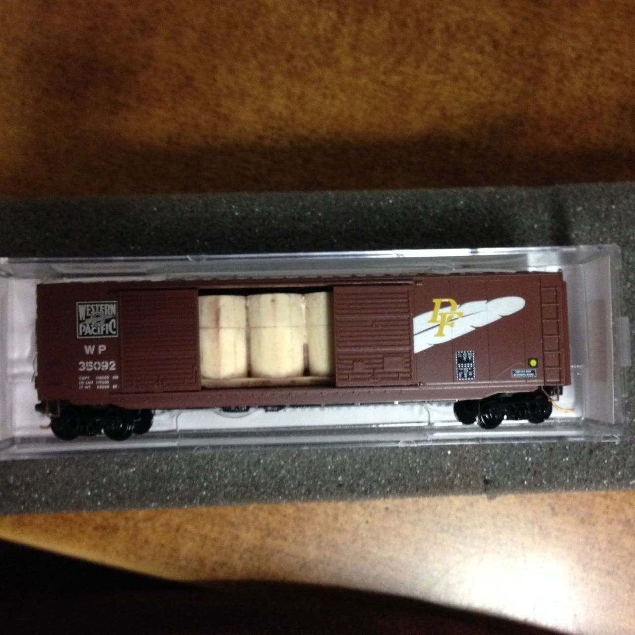 N Scale Micro-Trains 037-00-150 50' Standard Box Car Western Pacific 35092 - Image 2