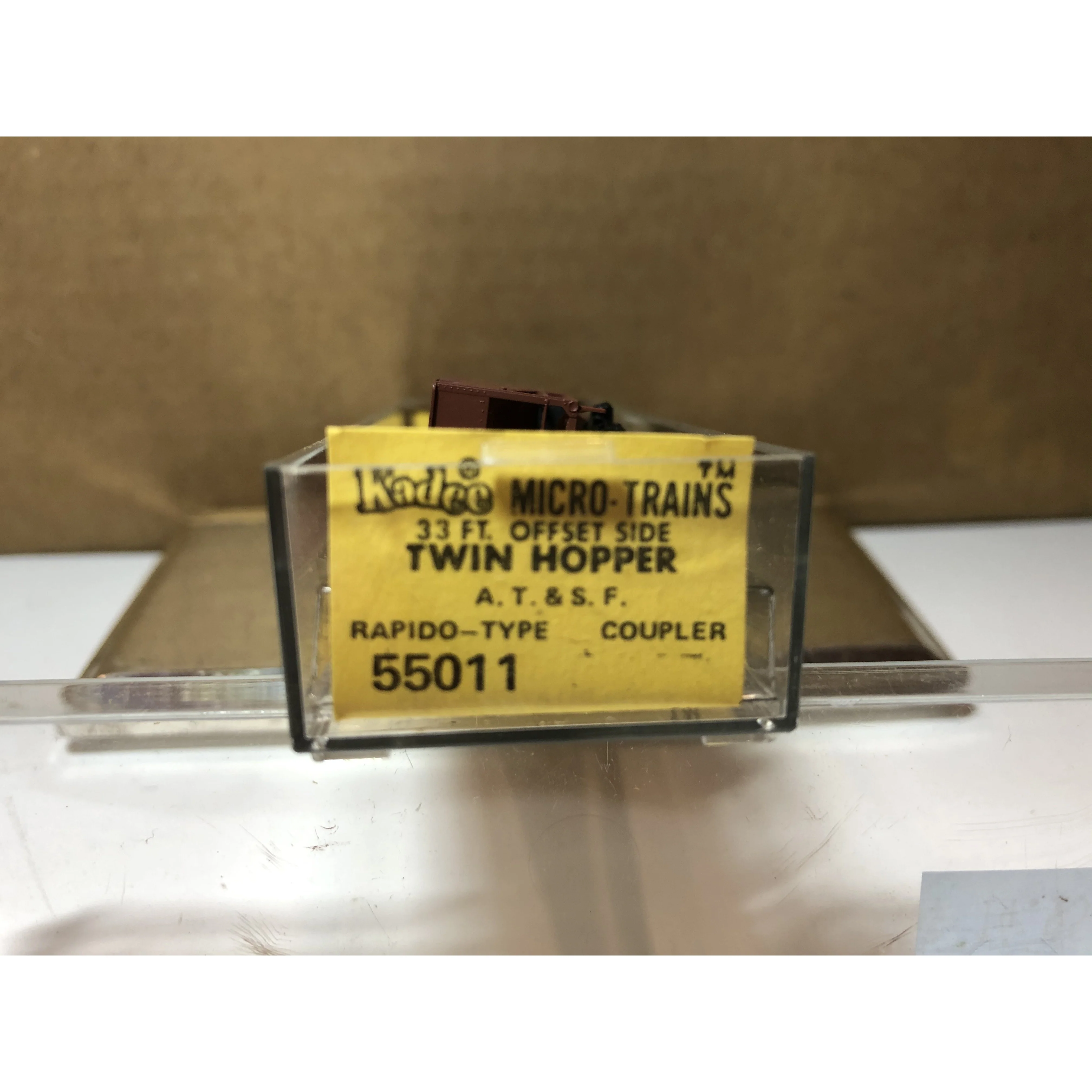 N Scale 55011 Kadee ATSF 33' Twin Hopper #180975 - Image 2