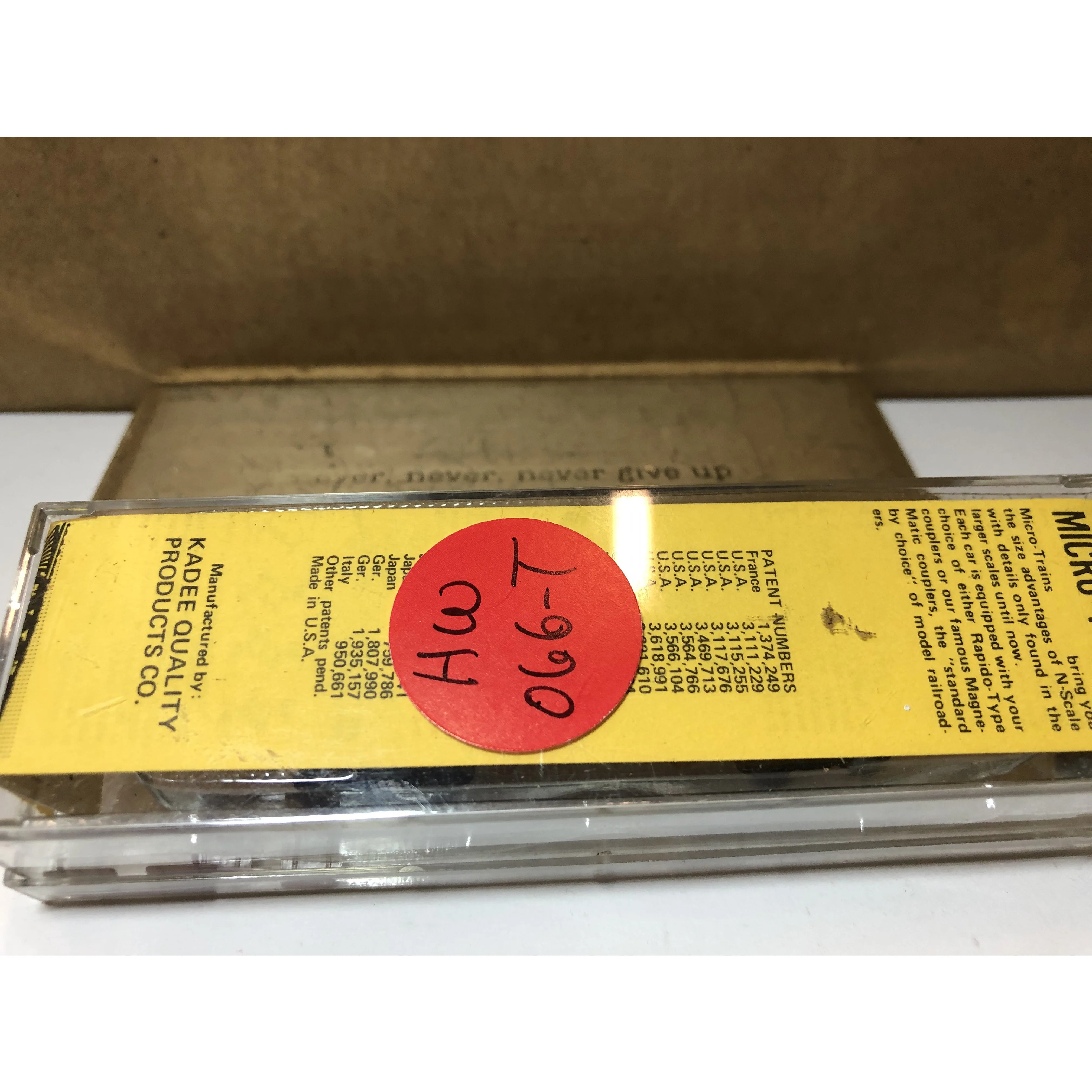 N Scale 55011 Kadee ATSF 33' Twin Hopper #180975 - Image 3