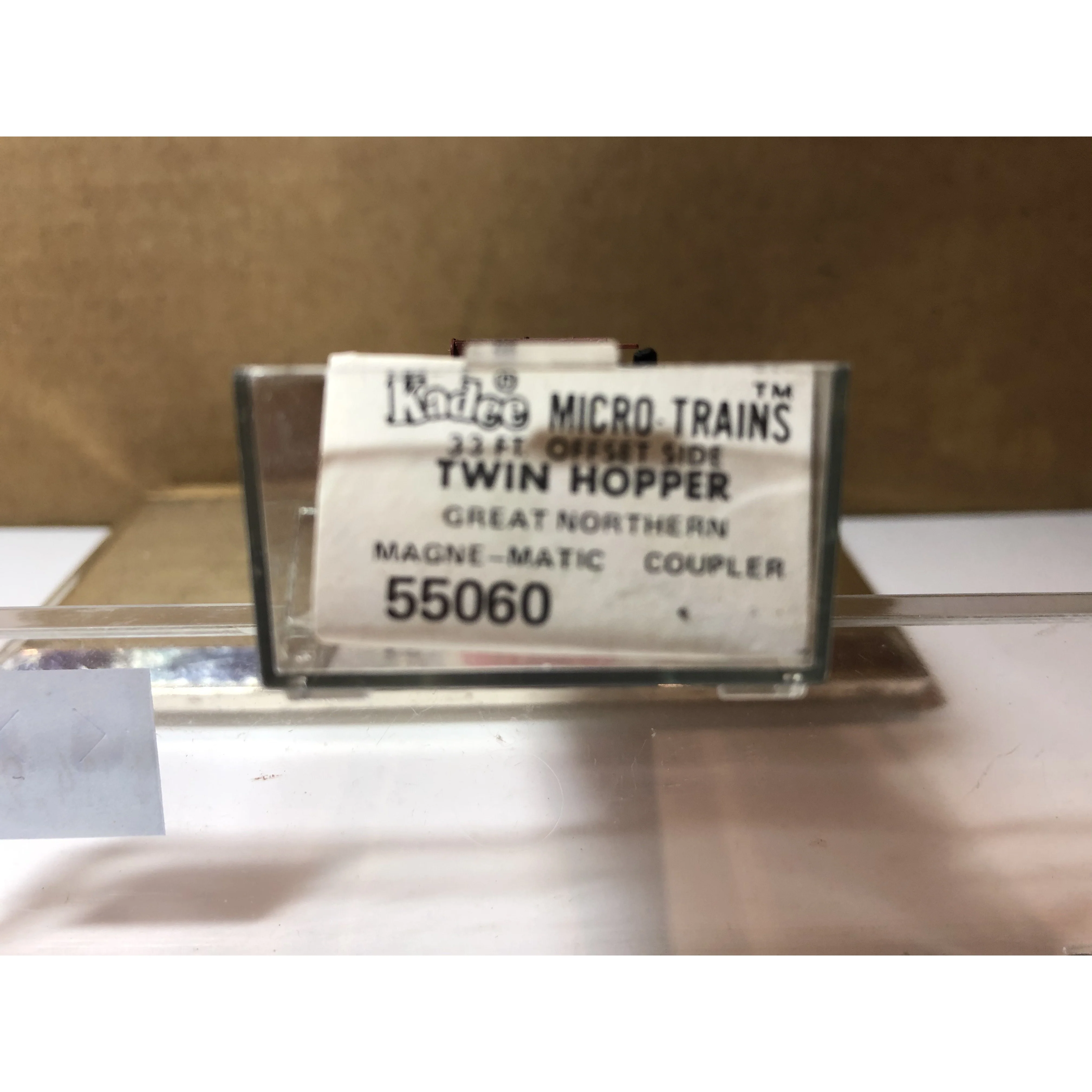 N Scale 55060 Kadee Great Northern 33' Twin Hopper #73237 - Image 2