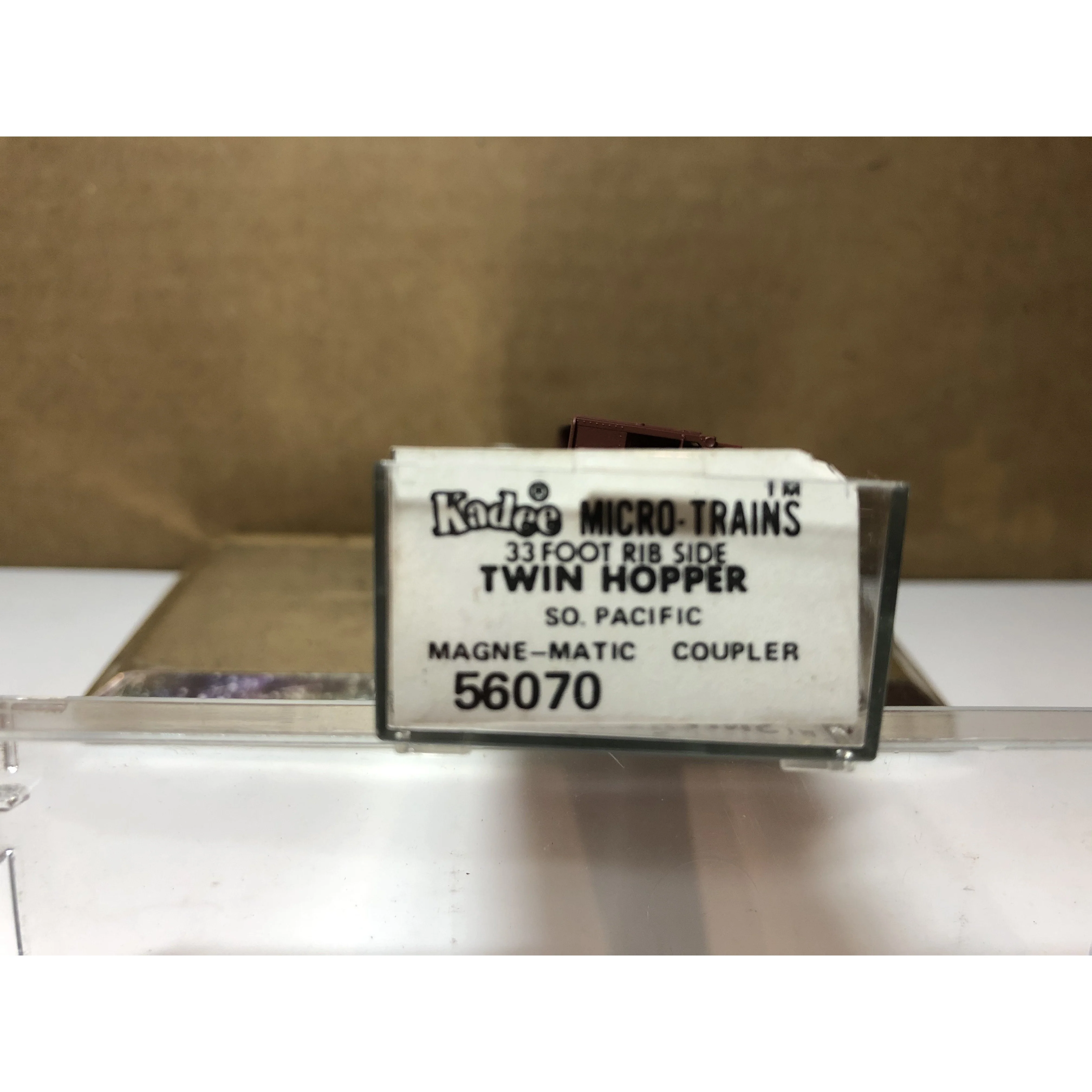 N Scale 56070 Kadee Southern Pacific 33' Rib Side Twin Hopper #13088 - Image 2