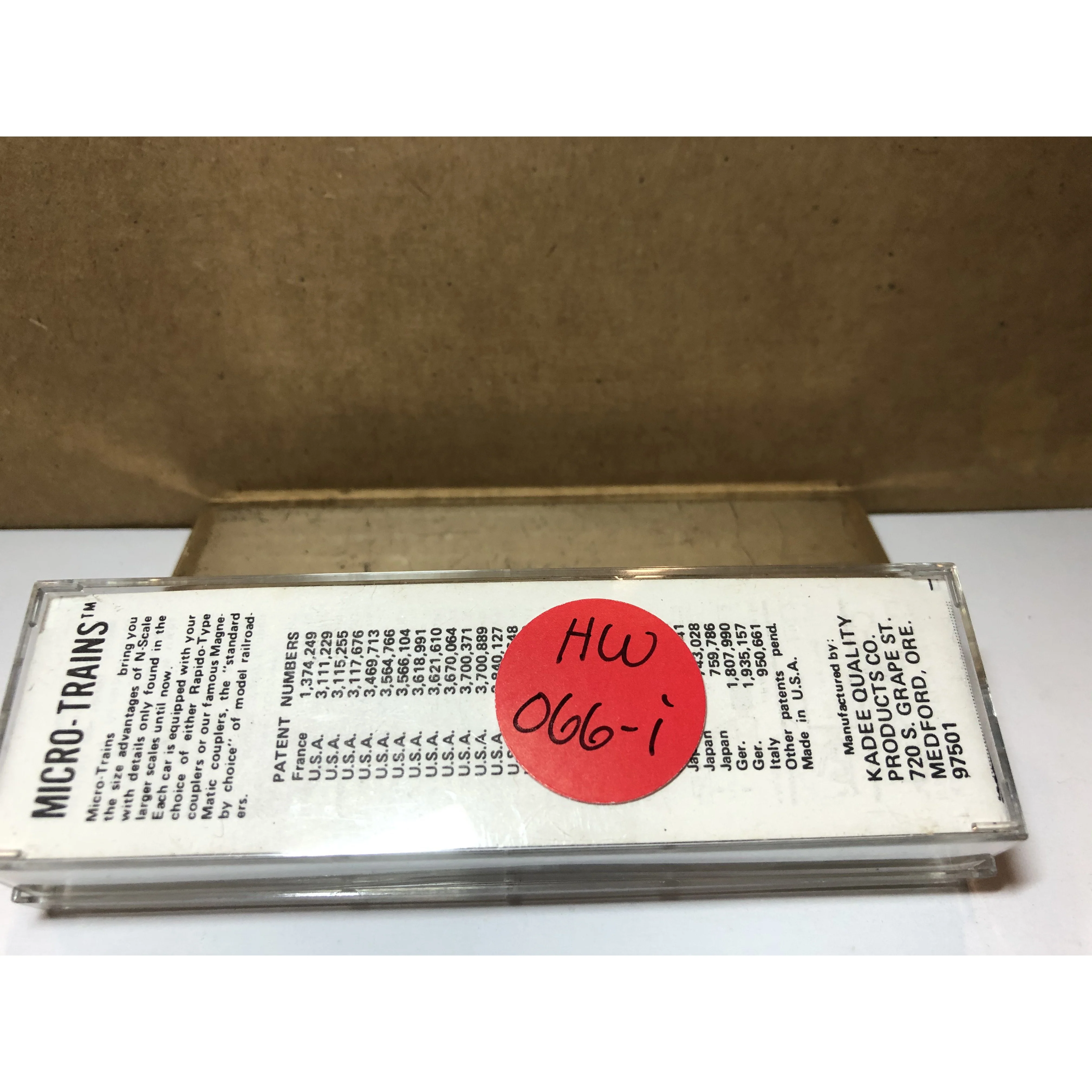 N Scale 56070 Kadee Southern Pacific 33' Rib Side Twin Hopper #13088 - Image 3