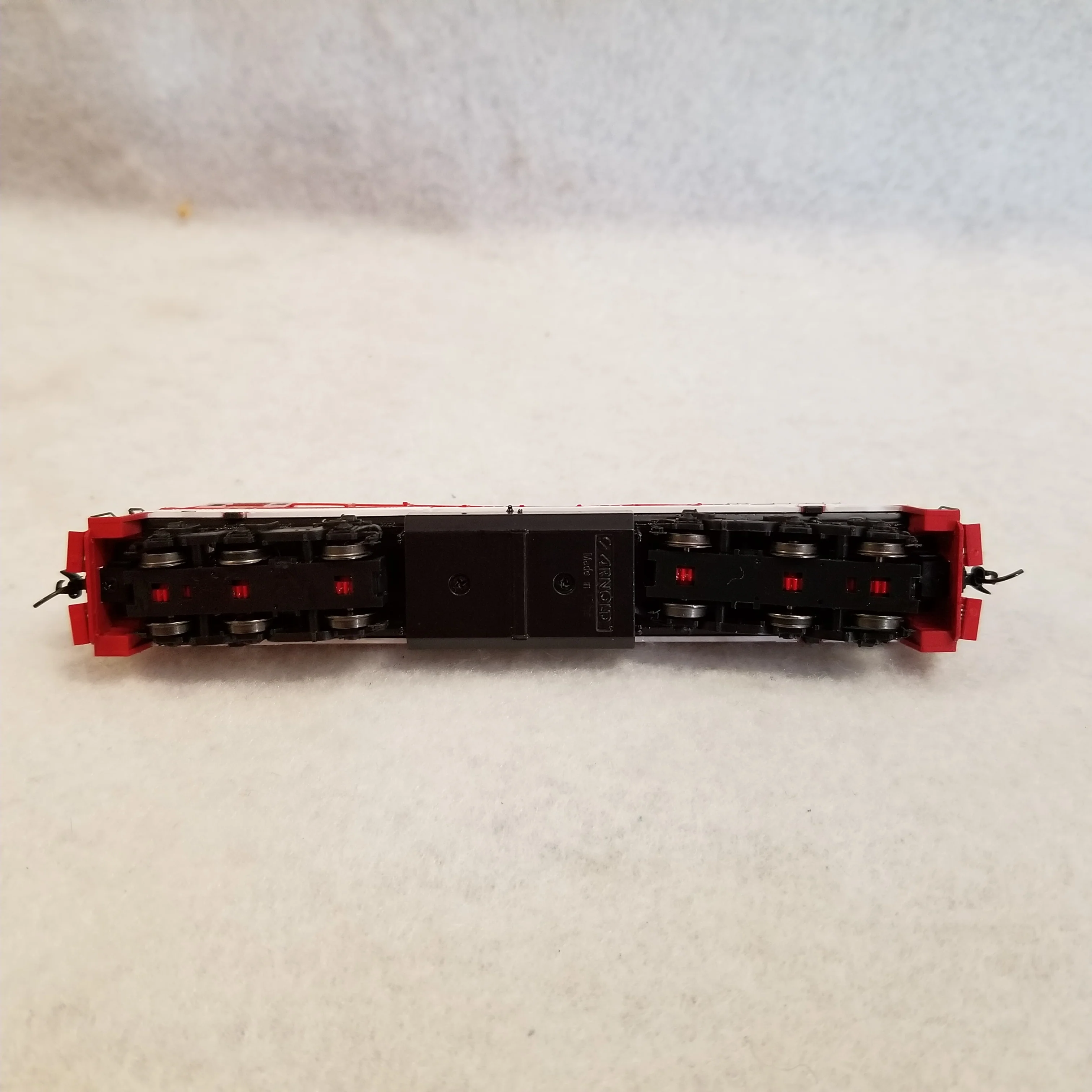 N Scale Arnold No.HN2216 Diesel Locomotive G.E. U25C #561 - Image 3