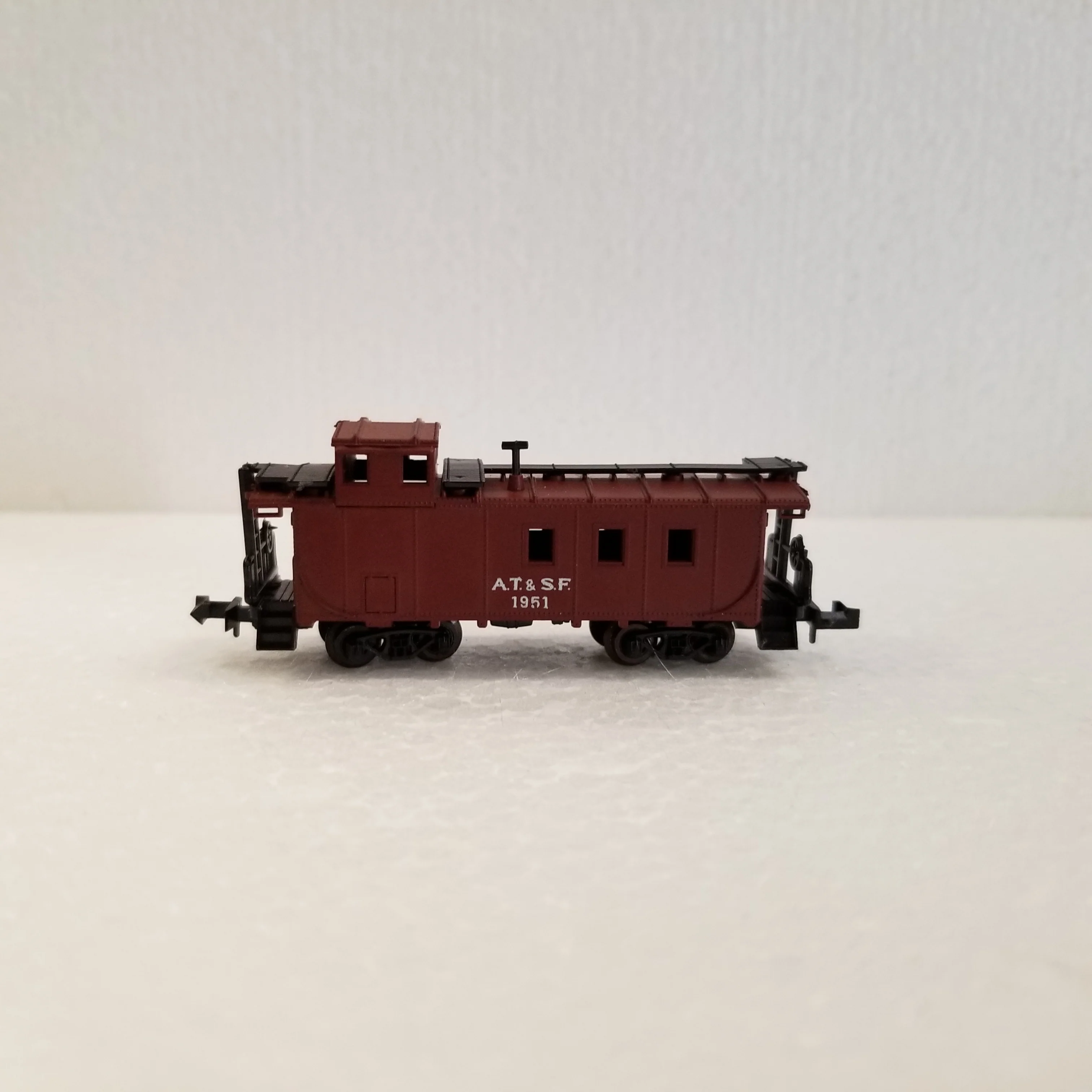 N Scale Atlas No.2271 Caboose Santa Fe No.1951
