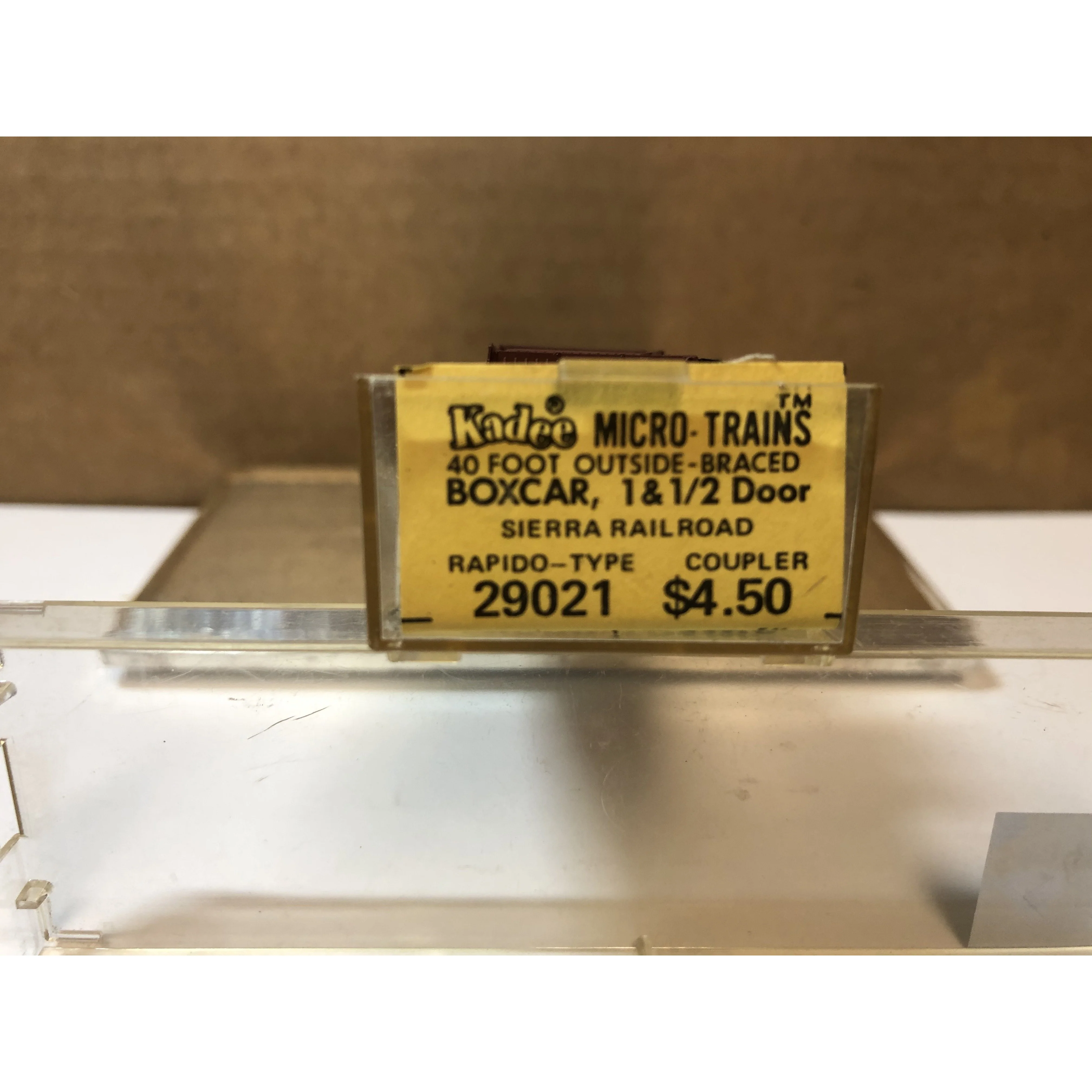 N Scale Kadee 29021 Sierra Railraod 1-1/2 Door Outside Braced 40' Boxcar - Image 2