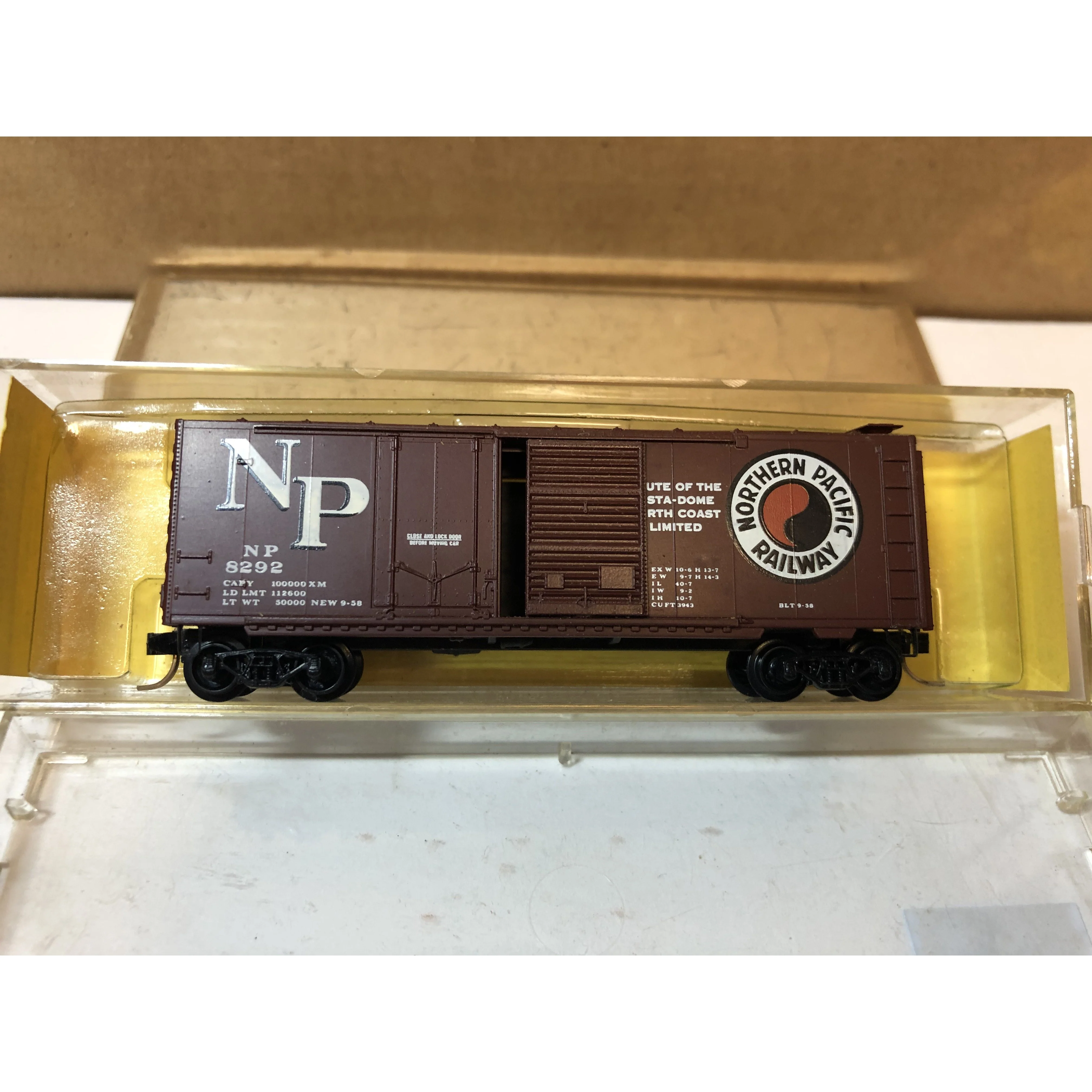 N Scale Kadee 29170-1 Northern Pacific Combination Door 40' Boxcar