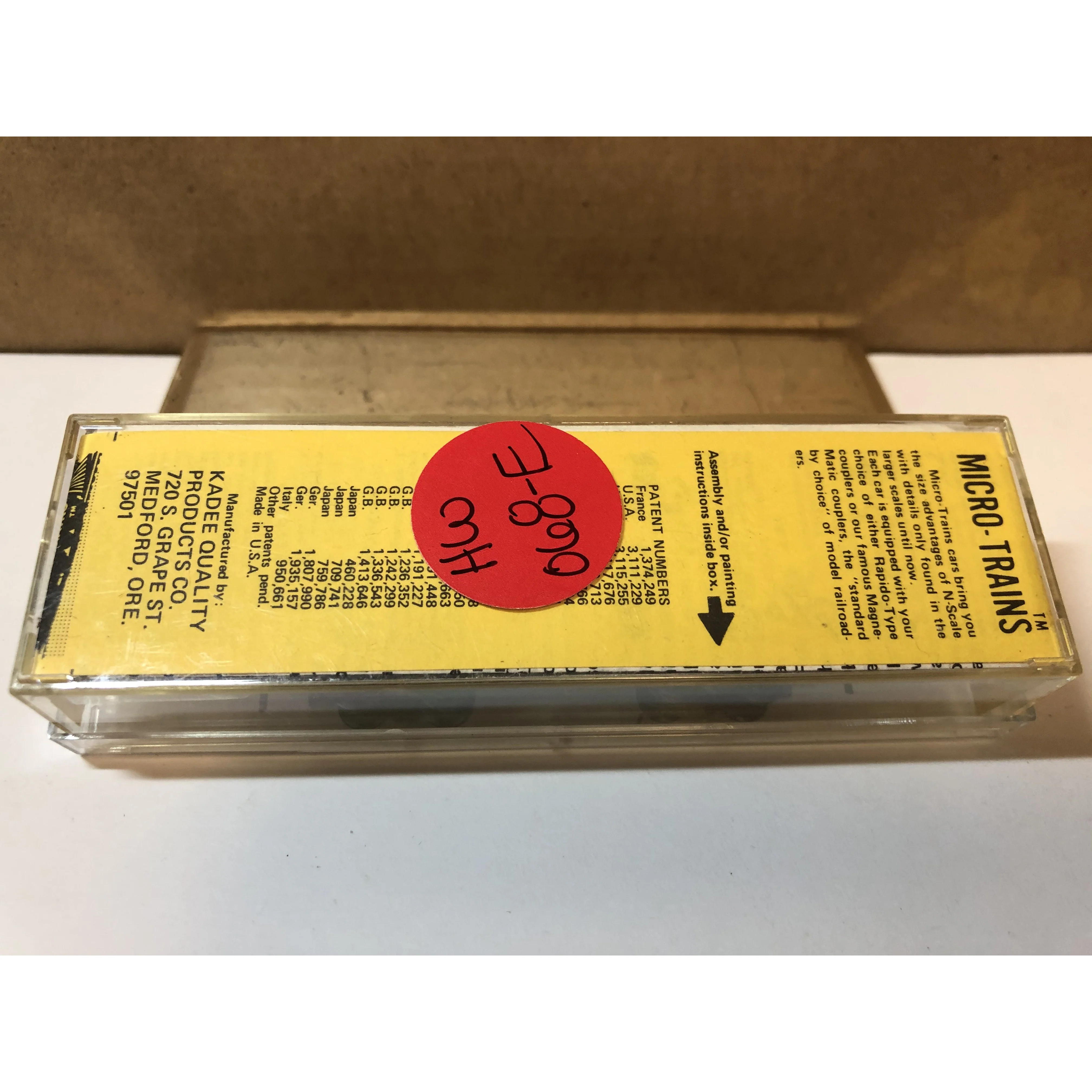 N Scale Kadee 50071 Southern Pacific 34' Wood Sheathed Caboose #711 - Image 3