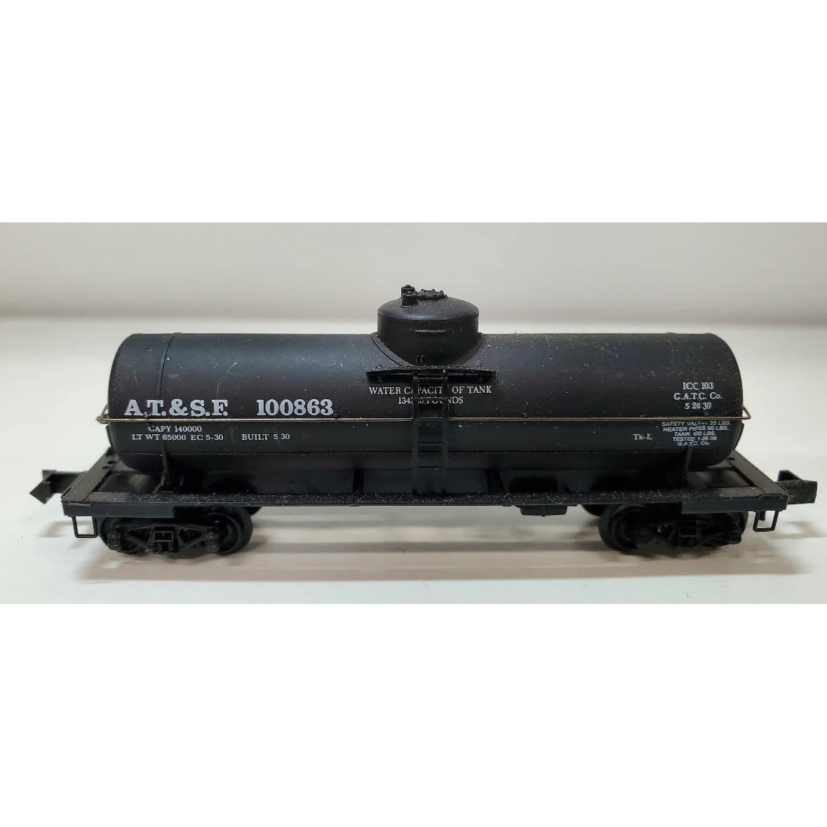 N Scale Micro Trains ATSF 100863 Single Dome Tanker