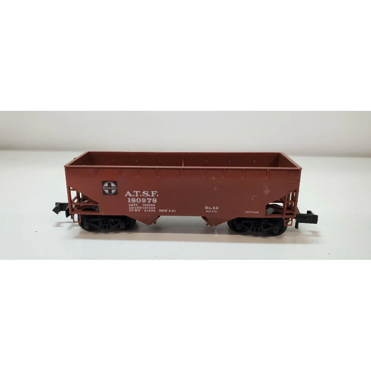 N Scale Micro Trains Kadee ATSF Twin Hopper 180978