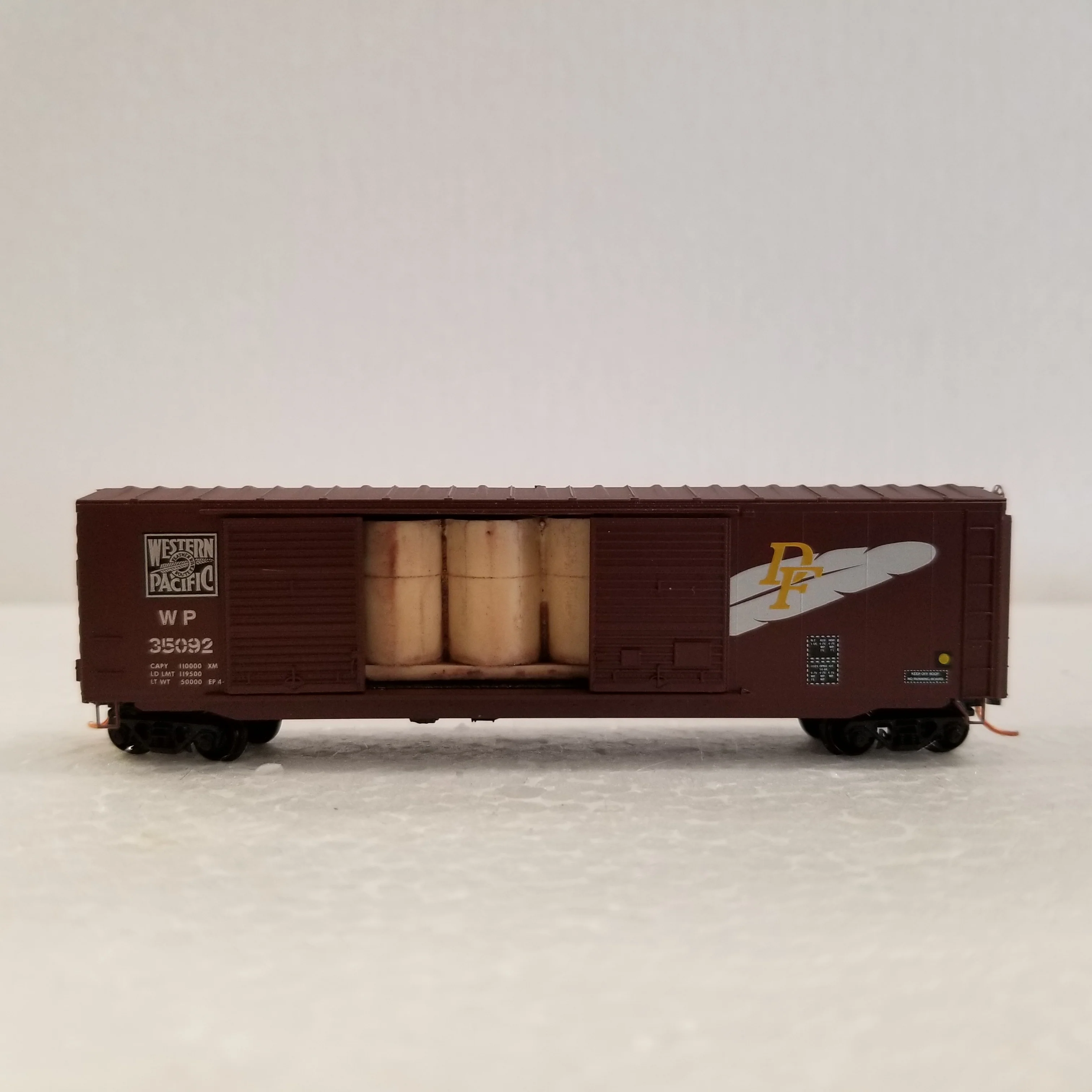 N Scale Micro-Trains 037-00-150 50' Standard Box Car Western Pacific 35092 - Image 2