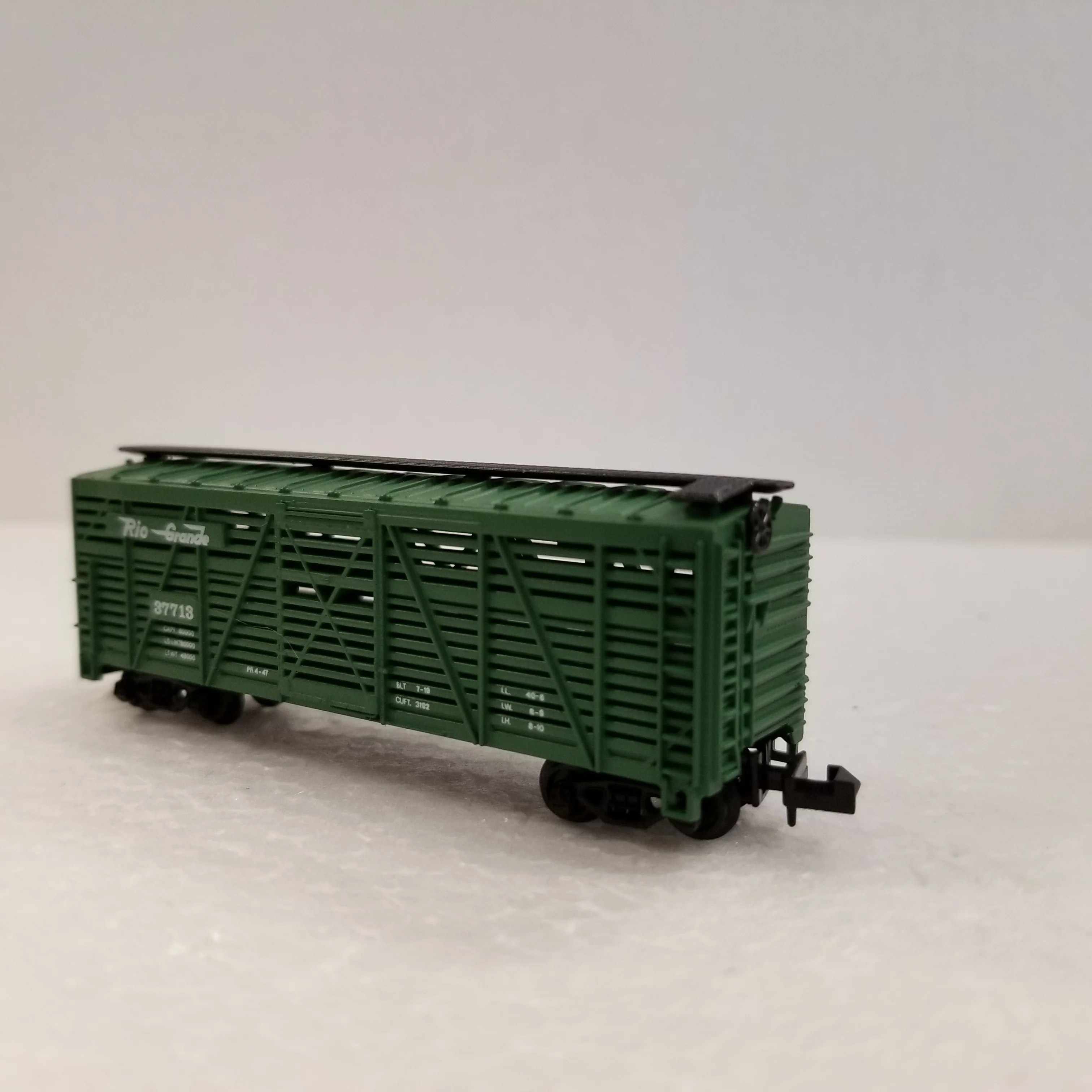 N Scale Model Power Rio Grande 37713 Stock Car - Image 2