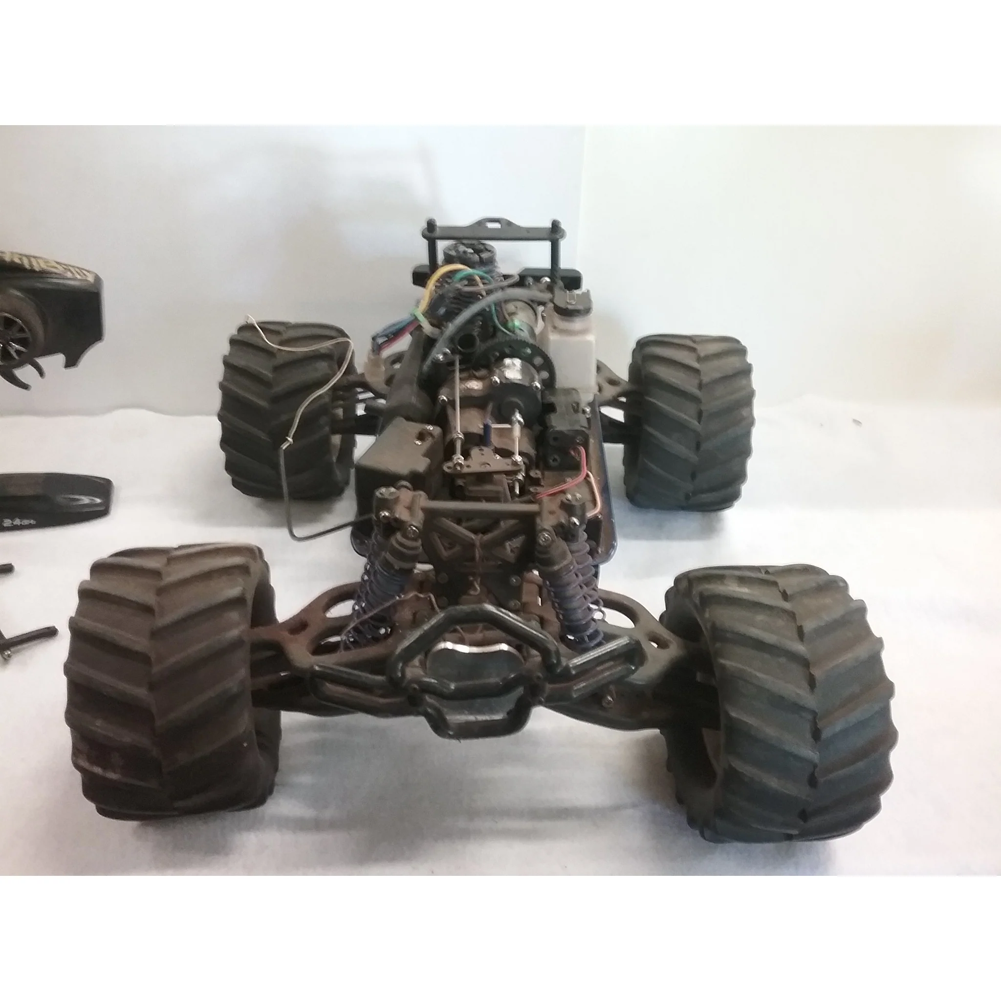 Running T-Maxx - needs TLC - Image 4